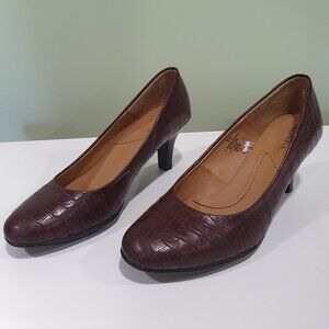 Brown faux snakeskin 1in. pleather heels